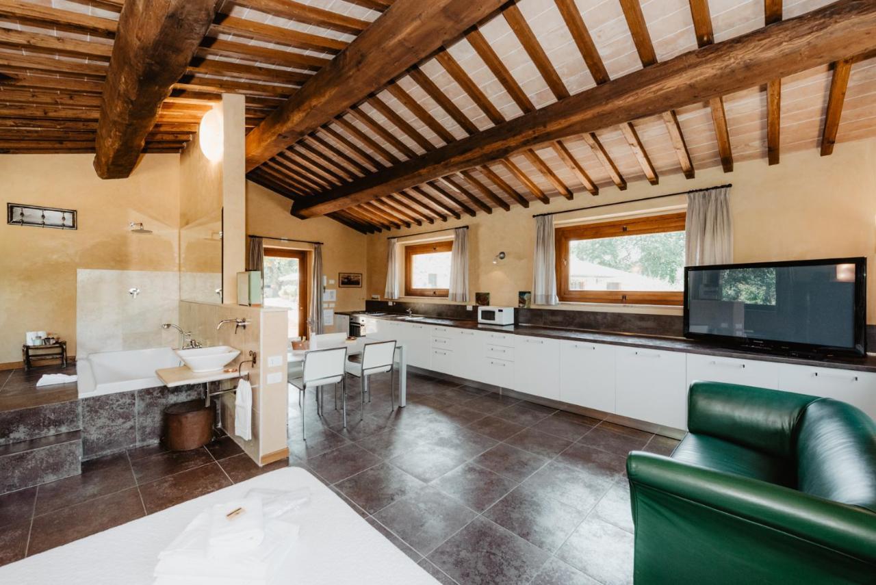 Borghetto Poggio Bianco Villa Radicondoli ภายนอก รูปภาพ